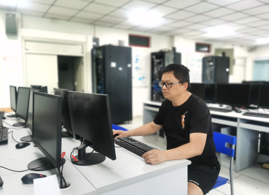 计算机科学学院  高悦翔
