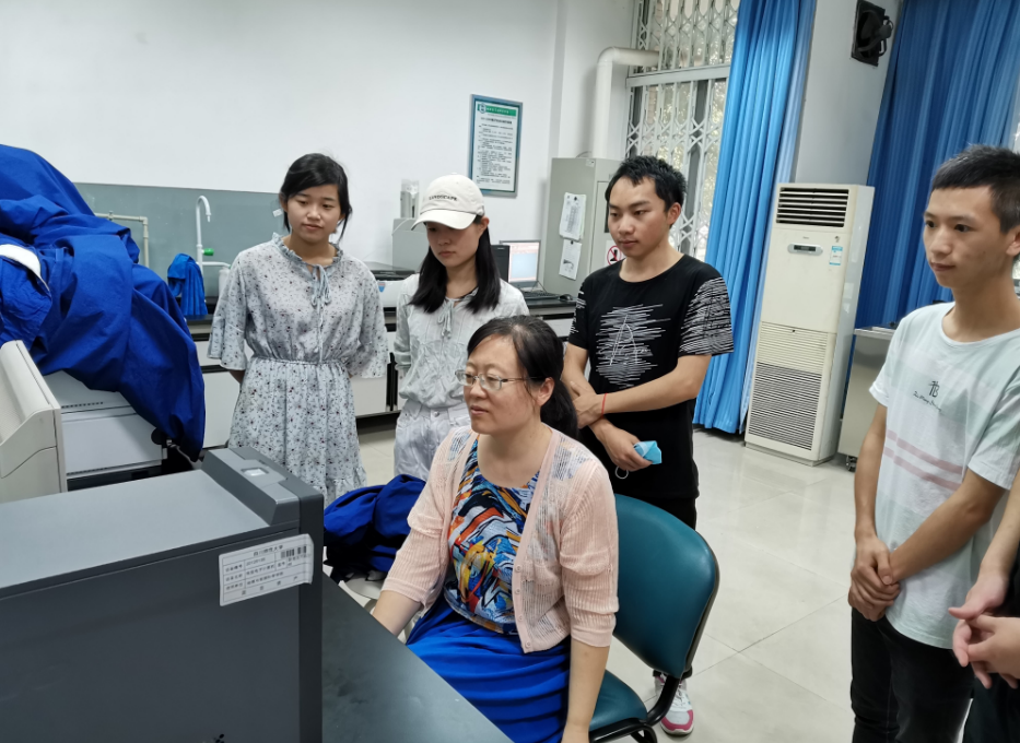地理与资源科学学院  王华静